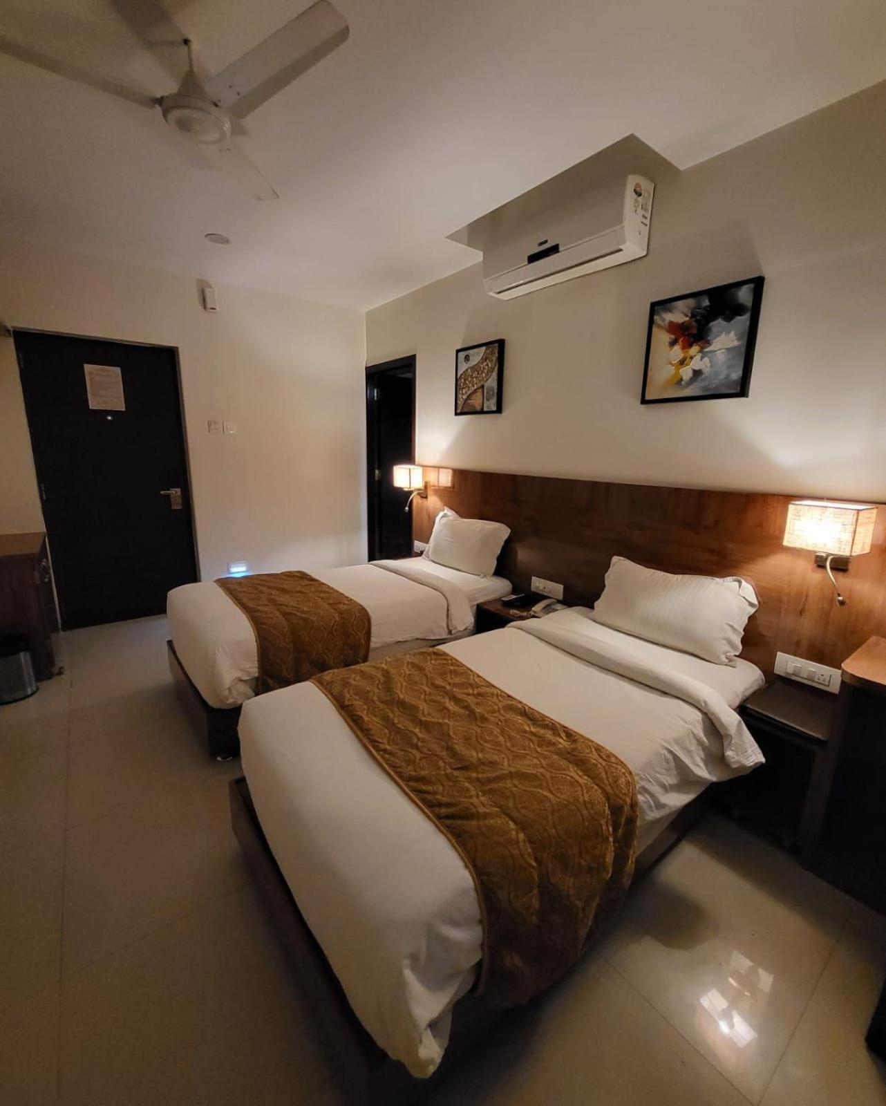 Hotel Sai Jashan Shirdi - Where Blessings & Comfort Meet Esterno foto