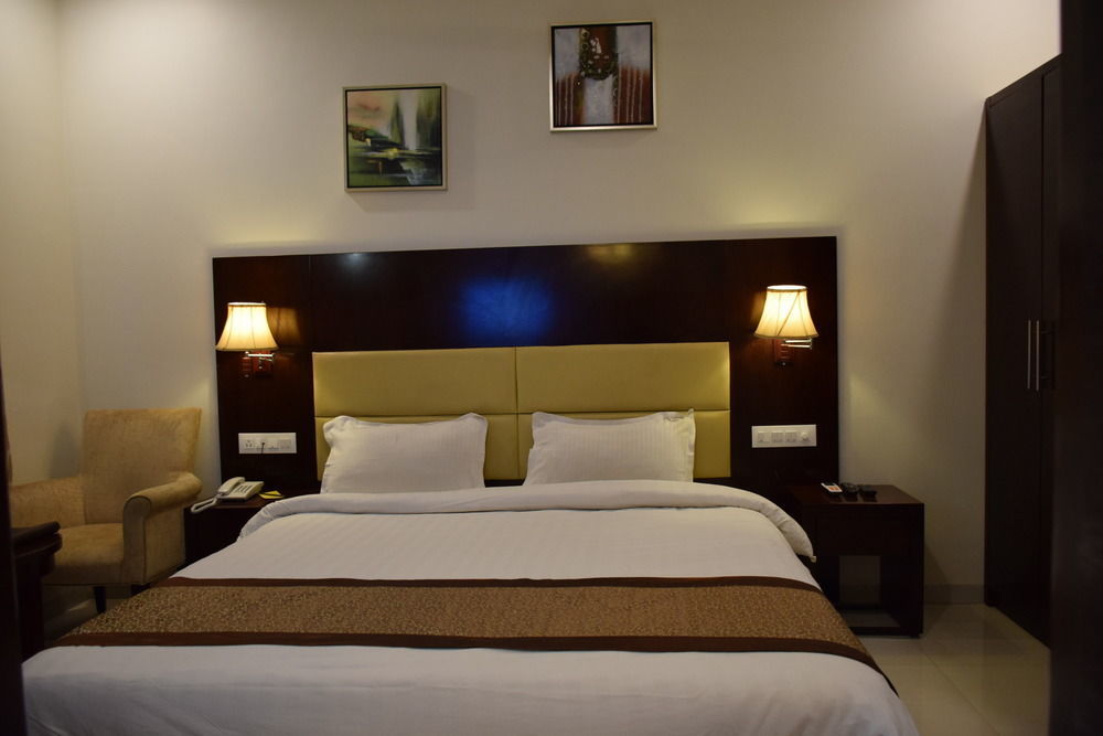 Hotel Sai Jashan Shirdi - Where Blessings & Comfort Meet Esterno foto